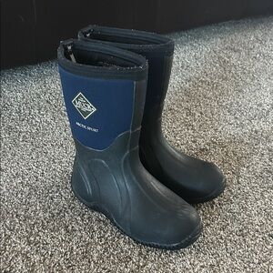 Kids' Black and Blue original Muck Arctic Sport Boots size 1